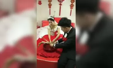 新娘子不但人美奶子還特別的大