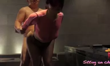 京都夫妻創意自拍《浴室奇遇記》舔得感覺來了就開操口爆吞精你不射精算我輸中文配字高清720P原版