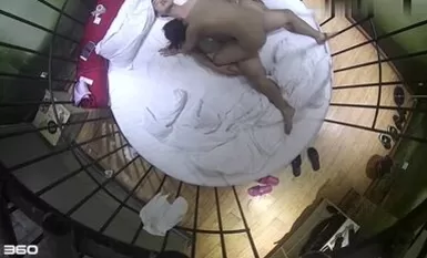 飯店偷拍補漏上帝風扇房上帝視角偷拍幾對男女砲友激情做愛