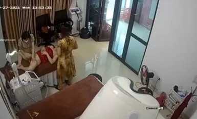 十一月最新流出黑客【破解摄像头】2021.9-10月偷拍❤️美容院全身脱毛剃须刀刮逼毛