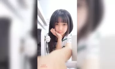 浴室尿內褲洗澡自拍誘惑摸逼影片720P高清