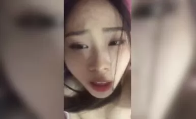 女神叫声太好听了，男：射里面啦。女友：射外面，射外面。又一个小美女被嚯嚯啦！