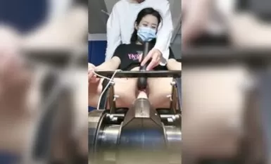 調教超高顏值美女，道具來回抽插