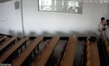 最新學校偷拍黑龍江某大學講課教室學生情侶偷偷做愛『最新重磅新瓜』原版無水印