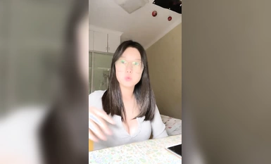 清純眼鏡妹妹 要吃退黑素 (3)