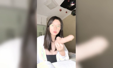 清純眼鏡妹妹 要吃退黑素  (4)