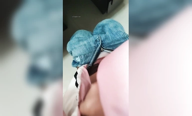 Pejabat Zhang seorang gadis berkolar putih membuat penyiaran secara rahsia di tempat kerja (9)