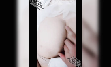 Đi thẳng vào hậu môn hồng hào mỏng manh [91VODAKS176VODKAS1991] Cô bé dễ thương được anh trai mở hậu môn. Hậu môn nhỏ màu hồng và mềm mại là hình dáng con cặc to và mịn màng của anh trai cô, nhét vào không quá dễ chịu.