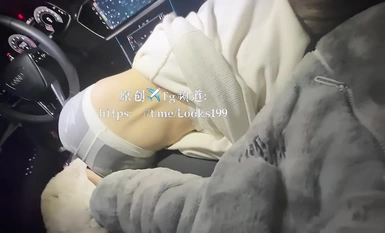 2024年2月【UUS1980】超漂亮酒吧DJ的閨蜜，喝醉了，身材顏值一流，車內就開始發騷了，蜜桃臀美乳真粉