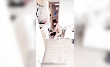 淫慾反差美少女【軟軟兔Lt774523412】清純學生妹妹打電話請假時被哥哥強上，大肉棒的沖擊下想叫又不敢叫的刺激，純情JK超級反差