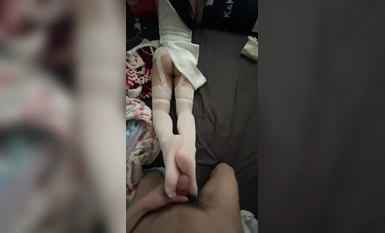 風騷性感尤物【91VODAKS176VODKAS1991】端莊優雅的小騷貨穿著老公買的旗袍絲襪出來約炮，用雞巴狠狠的捅了進去！小騷貨被操得淫相畢露