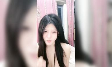 18歲前凸後翹小嫩模【小狐狸】全裸和觀眾一起打王者！ (2)