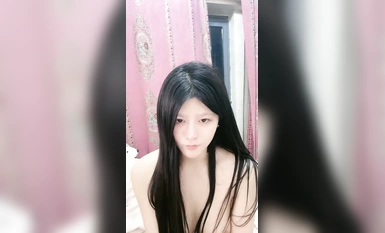 18歲前凸後翹小嫩模【小狐狸】全裸和觀眾一起打王者！ (2)