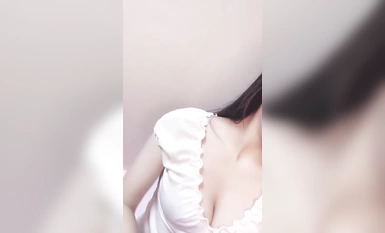 2024年2月新作，清純指數最高的19歲嫩妹【金鏟鏟】大學生身懷名器，無毛白虎，一線天，這次很爽快，全脫了難得 (1)