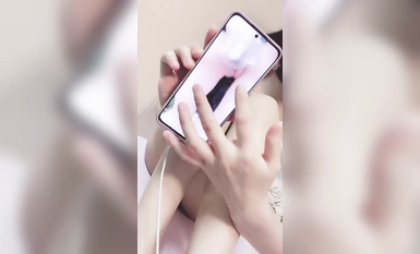 2024年2月新作，清純指數最高的19歲嫩妹【金鏟鏟】大學生身懷名器，無毛白虎，一線天，這次很爽快，全脫了難得 (2)