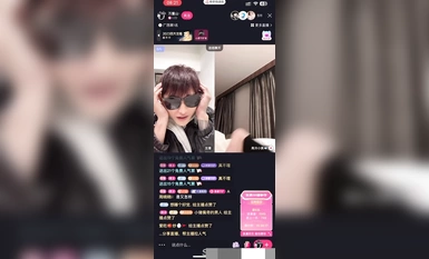 [Douyin besar! 】Wan Zhongshan Lianmai adalah seorang cantik kecil yang dingin, ini datang abang busuk~ Jika kamu berani memandangku, tanggalkan pakaianmu! Memakai tali seksi untuk memberi manfaat kepada adik-beradik di ruang siaran langsung!