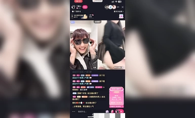 [Douyin besar! 】Wan Zhongshan Lianmai adalah seorang cantik kecil yang dingin, ini datang abang busuk~ Jika kamu berani memandangku, tanggalkan pakaianmu! Memakai tali seksi untuk memberi manfaat kepada adik-beradik di ruang siaran langsung!