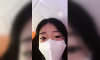 2024年2月，校花為了賺錢拼了【豬豬女孩】喊來舔狗干她，穿上白絲舔腳，無套內射極品反差小淫娃 (5)