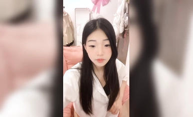 ในเดือนกุมภาพันธ์ 2024 เพื่อสร้างรายได้ สาวงามของโรงเรียนจึงเรียก [สาวหมู] ให้มาเลียสุนัขและเย็ดเธอ เธอใส่ถุงน่องสีขาวและเลียเท้าของเธอ และแตกในอีตัวตัวน้อยด้วยความเปรียบต่างที่ดีที่สุดโดยไม่ต้องใช้ถุงยางอนามัย (1)