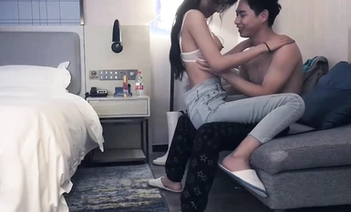 高顏值大長腿美女深喉吃雞啪啪【文軒探花】啊啊好深 身材苗條 還口貨超好 撅著屁屁被猛懟 操的香汗淋漓腿發麻 呻吟不停