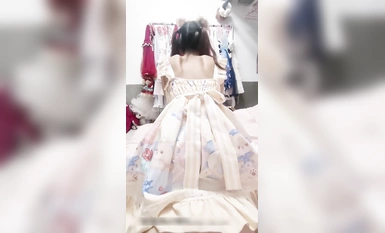 Sebaliknya, loli kecil yang tidak bersalah [Ruanruantu Lt774523412] secara diam-diam memakan ayam besar abangnya di tangga, dan faraj kecilnya dipenuhi dengan ayam besar abangnya Dia mahu menjerit tetapi tidak berani menjerit~ Sungguh mengujakan dan mengu