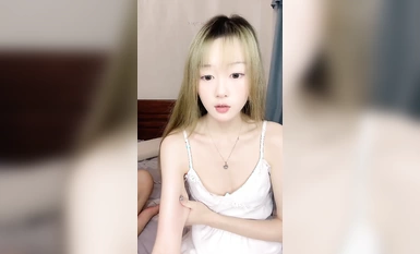 2024年2月新作，清純大學生【黑絲美少女】跟男友家中創業賺錢，炮火連天小穴被插得快要腫了 (3)