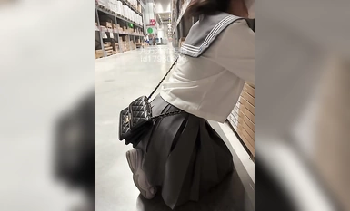 海角反差婊-【胡九萬（原小芳姐姐）】九萬原創遠程式控制制跳蛋去宜家購物最終噴了粉絲一車的水粉絲差點跳起來