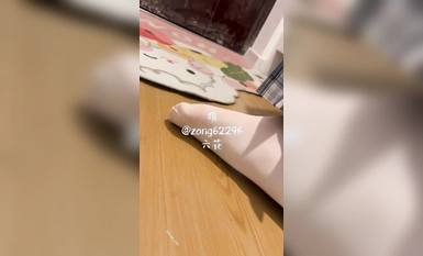 ในเดือนกุมภาพันธ์ พ.ศ. 2567 เจ้าสุนัขตัวเมียที่ตัดกันสุดๆ [ริกก้า] อวยพรปีใหม่ในวันแรกของปีใหม่ทางจันทรคติ โดยมีขี้ผึ้งหยดอยู่บนหลังที่สวยงามของเธอเพื่อเขียนความโชคดีในปีมังกรพร้อมผลประโยชน์ที่จ่ายสูง (1)