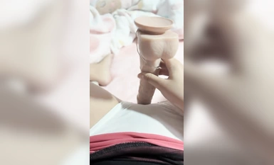 Wuhan 18 tahun [Gadis muda tidak disayangi] Tarian penumbuk, sangkar bercukur, dan melancap dengan banyak prop! (4)