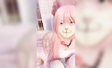 武漢18歲【少蘿沒人愛】騷舞拳交~刮毛囚籠~多道具自慰！ (3)