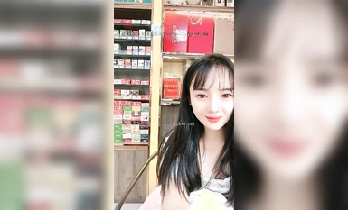 เจ้าของโรงแรมบุหรี่ เทพธิดาแห่งความงามหยางหยาง (2)