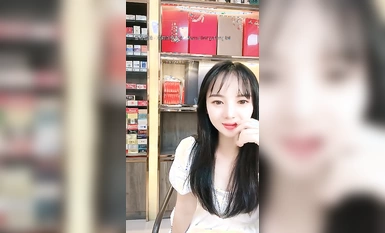 เจ้าของโรงแรมบุหรี่ เทพธิดาแห่งความงามหยางหยาง (2)