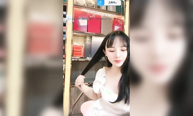 เจ้าของโรงแรมบุหรี่ เทพธิดาแห่งความงามหยางหยาง (2)