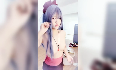 武漢18歲【少蘿沒人愛】騷舞拳交~刮毛囚籠~多道具自慰！ (2)