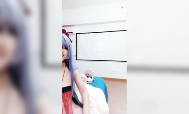 武漢18歲【少蘿沒人愛】騷舞拳交~刮毛囚籠~多道具自慰！ (2)