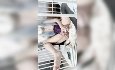 武漢18歲【少蘿沒人愛】騷舞拳交~刮毛囚籠~多道具自慰！ (5)