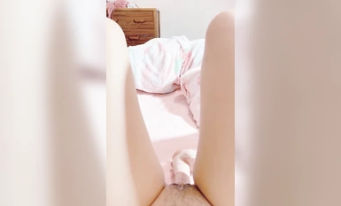 Vũ Hán 18 tuổi [Cô gái trẻ không được yêu thương] Nhảy múa, cạo lồng và thủ dâm với nhiều đạo cụ! (1)