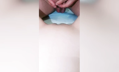 合法蘿莉一線天粉嫩至極白虎嫩妹 嫩的出水爽上天了，嬌嫩小穴和大肉棒形成劇烈反差 肉嘟嘟超可愛