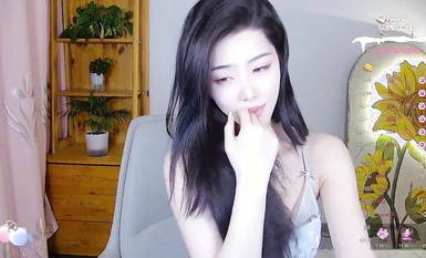 ストリップチャットの女神マンディ・ラブズ・ユーが全裸でオナニー (9)