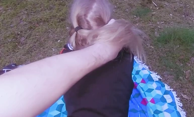 户外露出做爱，森林探险闻着骚气找到一直白皙小妖狐，抓住用神鞭抽打教训她，插爆她