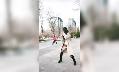 Beauty Plaza lộ mình đang tập Thái Cực Quyền và suýt bị lão Thái Cực Quyền phía sau phát hiện