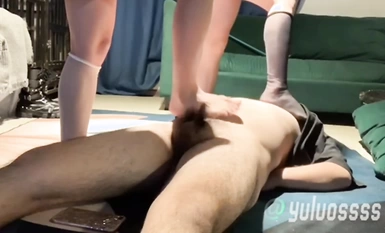 御姐蘿莉雙女神榨精【天津sssyuluossss】lo鞋子足交 鞋交 雙女主辱罵鬼頭責 踩踏絲足 邊緣寸止 聖水淋頭 強制榨精 毀滅高潮 窒息口水