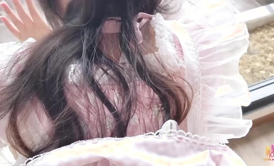 軟萌乖巧Lolita【喵喵醬】清純蘿莉別人眼中的班長學霸 表面看起來乖巧可愛 私下被主人爸爸帶酒店操小騷逼 按到落地窗前爆插