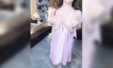 二月最新流出 秀人網模特【豆瓣醬】大尺度私拍丁字褲勒逼 滴蠟 洗澡揉奶 遊艇上狗鏈肛塞