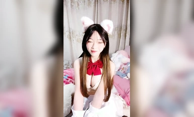 【04學姐賺學費】高顏值蘿莉學生妹 美乳白虎嫩逼 !道具自慰邊插邊噴 (1)