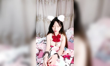 【04學姐賺學費】高顏值蘿莉學生妹 美乳白虎嫩逼 !道具自慰邊插邊噴 (1)