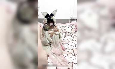 千嬌百媚美少女【軟軟兔Lt774523412】小仙女姐姐優雅漢服蓮生萬物 全程lo鞋站立後入小騷穴 平時乖巧的小妹妹，調教起來也是條小母狗1