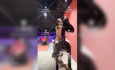 노예 소녀의 말 타기, 채찍질, 핥기 등 최신 영상입니다.