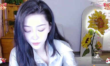 Vẻ đẹp đích thực của Stripchat [MandyLovesYou] là một nữ thần cấp sao với ngoại hình đẹp. Bạn càng nhìn thì cô ấy càng bắt đầu thủ dâm một cách điên cuồng.