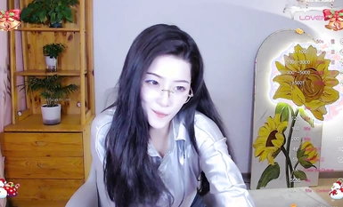 Vẻ đẹp đích thực của Stripchat [MandyLovesYou] là một nữ thần cấp sao với ngoại hình đẹp. Bạn càng nhìn thì cô ấy càng bắt đầu thủ dâm một cách điên cuồng.